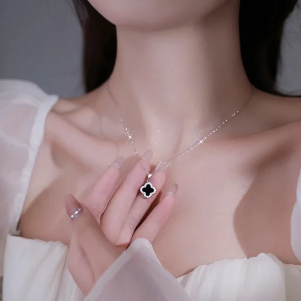 เครื่องประดับ สร้อยคอ สายโซ่ จี้ใบโคลเวอร์สี่แฉก